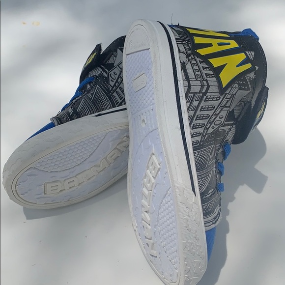 Batman Logo Casual High-Top Sneaker (Toddler Boys) - Picture 12 of 12